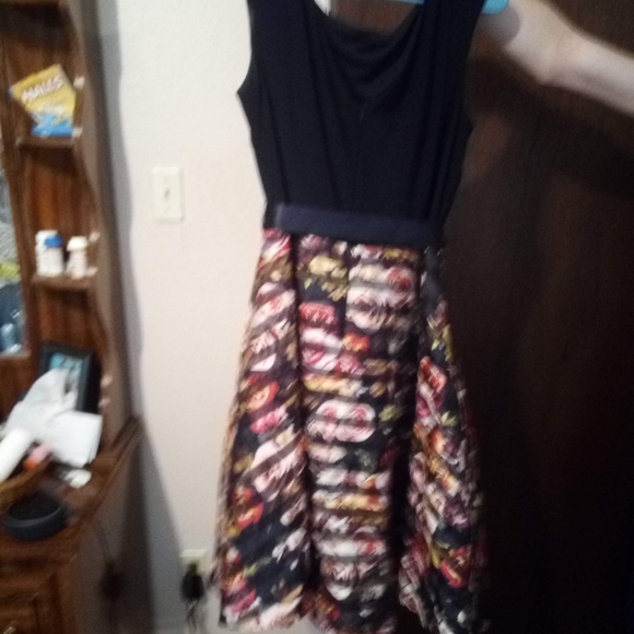 Dress - Picture 2 of 3